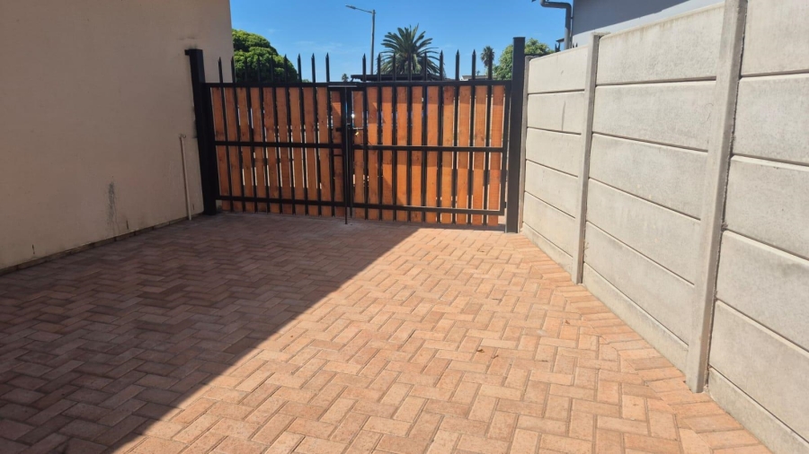 To Let 1 Bedroom Property for Rent in Heiderand Western Cape